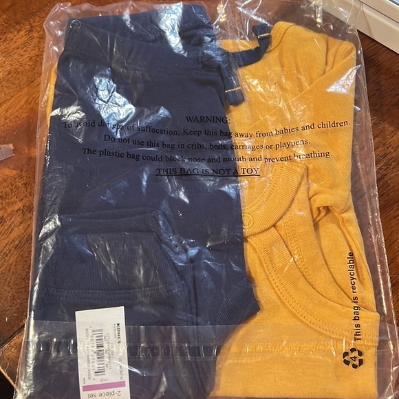 Jumping Beans "Little Turkey" Bodysuit, Joggers size 3mo, yellow top, navy pants - Picture 3 of 3